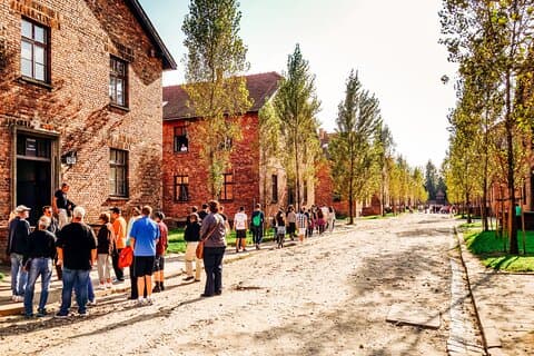 Guidet tur til Auschwitz Birkenau & Schindler fabrikken med PickUp
