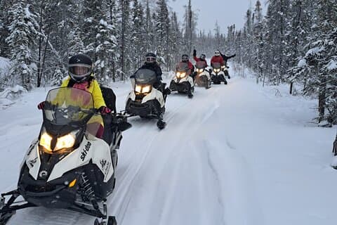 Yellowknife Winter 5 Days 4 Nights: Aurora and Day Activities