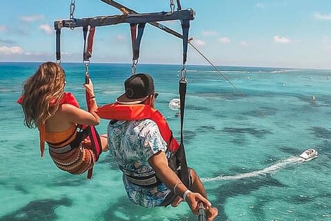Halvdags privat parasailing og bambus rafting tur