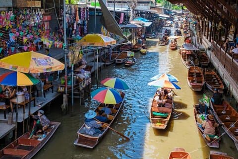 Visite d'une demi-journée du marché ferroviaire et du marché flottant en Thaïlande