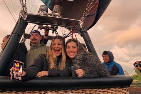 Volo in mongolfiera a Teotihuacán, trasporto e colazione in una grotta naturale