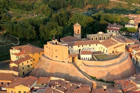 Toscana romántica: Pisa, pasta artesanal y almuerzo en una bodega de Livorno