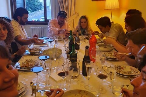 Preparare una cena con la contessa fiorentina nella sua villa: lezione di cucina