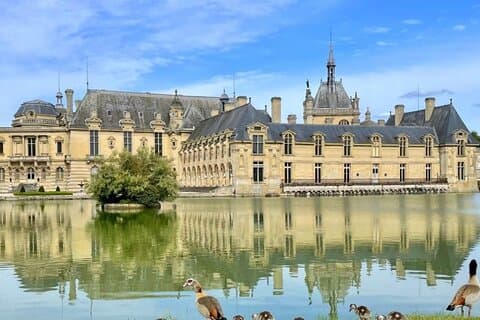 Visite privée des châteaux de Chantilly et Ecouen au départ de Paris
