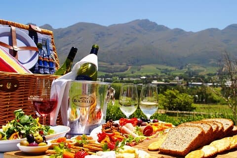 Tour privato di degustazione di vini a Stellenbosch e Franschhoek con pranzo