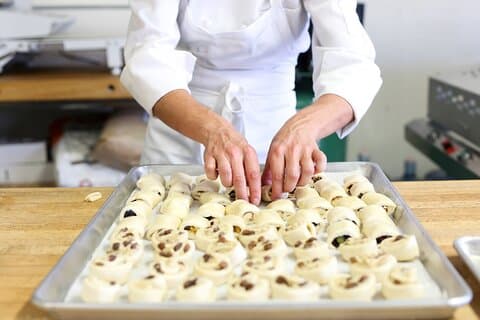 Fun Croissant and Pastry Baking Class With Local Chef in Paris