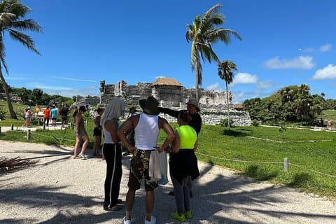 Ruínas de Tulum e Nado em Cenote: Excursão combinada de história e natureza