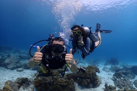 Racha och Coral Islands Scuba Tour med motorbåt från Phuket