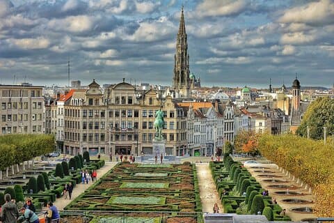Leggende del quartiere reale di Bruxelles, Grand Place e Cattedrale gotica