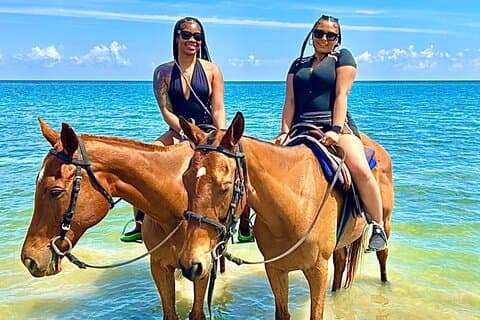 Paseo a caballo, cascadas del río Dunn y Blue Hole combinado en Ocho Ríos