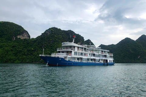 Hanoi to Lan Ha Bay: 2-Day Cruise with Private Balcony & Meal