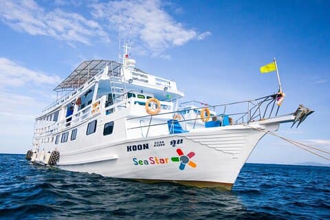 2D1N Similan Islands Snorkling Liveaboard av MV Koon fra Phuket