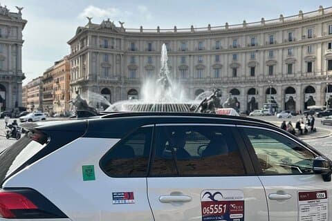 ローマを2時間で巡る：象徴的なモニュメントを巡るプライベートフォトツアー