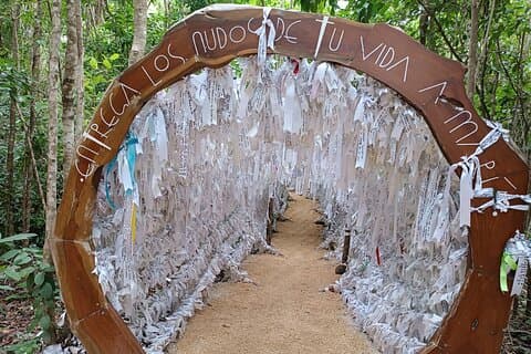 Transport till Sanctuary of Mary Untier of Knots i Cancun