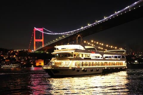 Luxe dinercruise in Istanbul Bosporus
