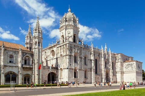 Privétour van een hele dag langs de iconische bezienswaardigheden van Lissabon, inclusief entreegelden.