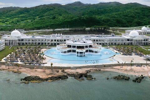 Privater Shuttle zum Flughafen Montego Bay und Grand Palladium Jamaica