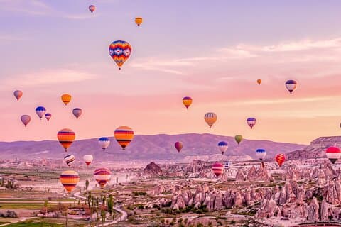 Excursion d'une Heure en Montgolfière en Cappadoce sur des Cheminées de Fées