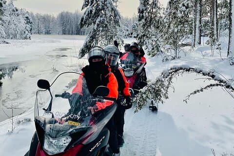 Snescootertur og glasiglooplevelse