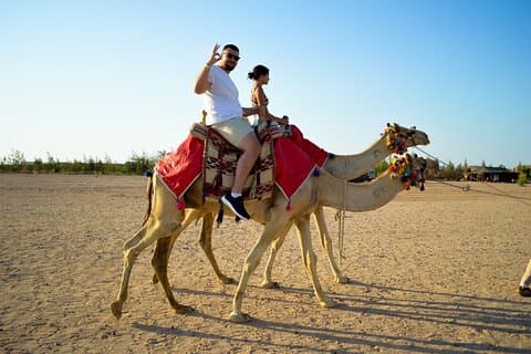 1 uur durende kameelrit en jeepavontuur met sterrenkijken in Hurghada