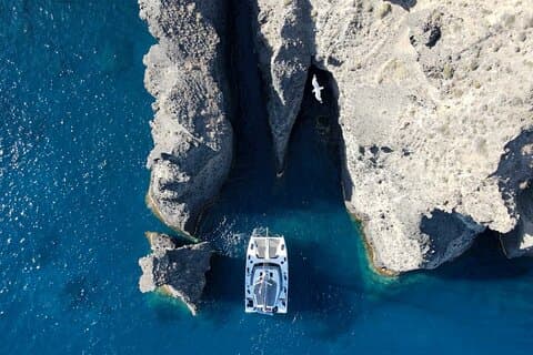 Santorini Tour Privado Meio Dia Sail Platinum Catamaran Cruzeiro