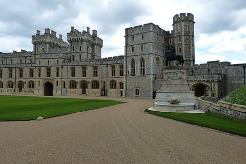 Recorrido privado de día completo por el Castillo de Windsor y el Palacio de Hampton Court