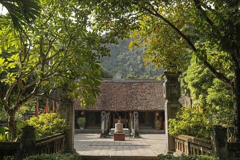 Private Tour Hanoi to Ninh Binh: Mua Caves, Tam Coc & Hoa Lu
