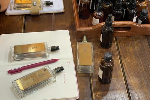 ハノイで香水ワークショップ - あなたの完璧な香りを作る
