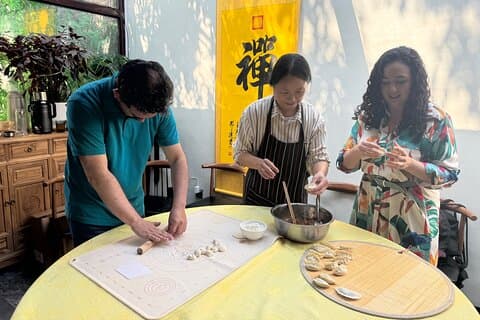 Descubra o Templo Lama de Pequim, as delícias culinárias e o charme do Hutong