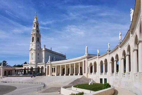 Private Tour to Fátima, Óbidos, Batalha and Nazaré