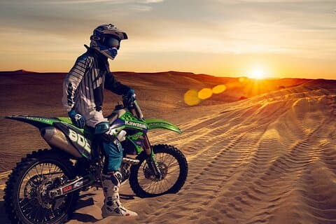 Dirt Bike Adventure con Dune Bashing, cena de barbacoa y espectáculos en vivo