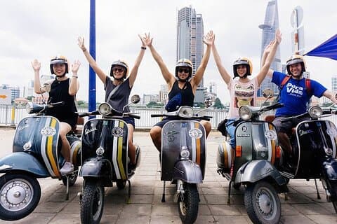 Recorrido por la ciudad de Saigón en moto (paquete estándar/mañana)