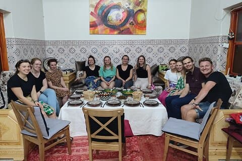 Kom och laga en traditionell måltid i Marrakech med ayoub och mamma