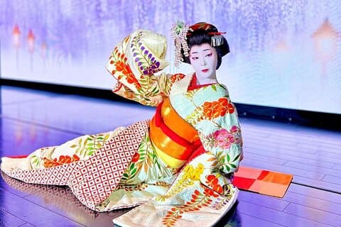 HANAGATA en traditionel japansk dans show