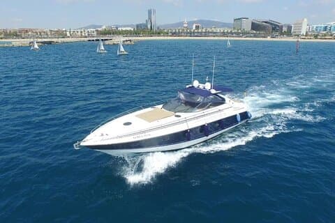 Utleie av en eksklusiv yacht i Barcelona