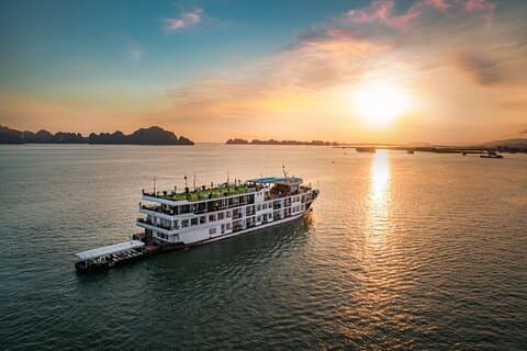 Cruzeiro de luxo com pernoite em Halong com desembarque em Ninh Binh