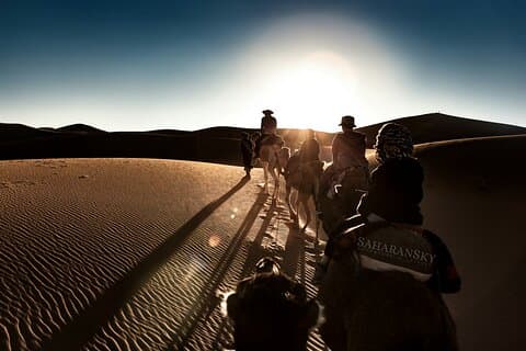 Douz Overnight Camp Stay nel deserto del Sahara con cena in cammello