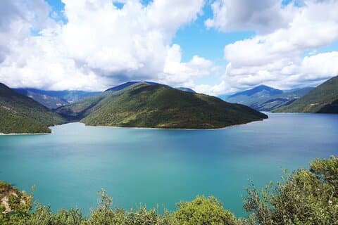 Tour privado por Gudauri, Ananuri y Zhinvali