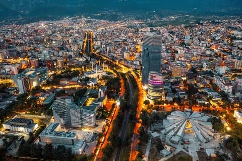 Tour privado de 1 día por Tirana y la montaña Dajti con recogida