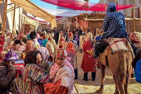 Uzbekistan Notte in montagna Deserto e città antiche