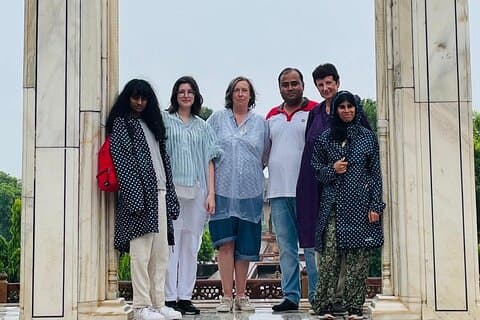 Taj Mahal Sunrise Tour com Agra durante a noite a partir de Delhi - de carro