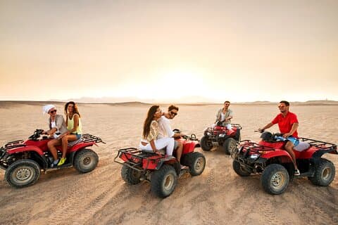 Ørkensafari, klitbashing, sandboarding, kamel, ATV-mulighed