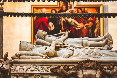 Private Tour to Granada Center and Entrance to Royal Chapel Included