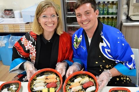 Osaka Sushi Making Class på en transportbånd Sushi Restaurant