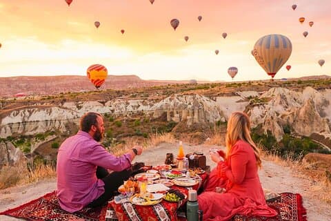 Kappadokien-Sonnenaufgang-Frühstück mit Heißluftballons