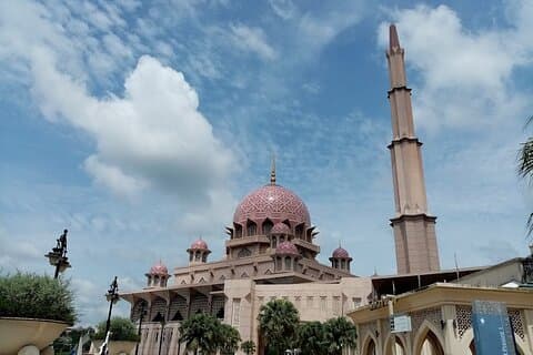 Gartenstadt Putrajaya, Rosa Moschee, Bootsfahrt auf dem See (geführt)
