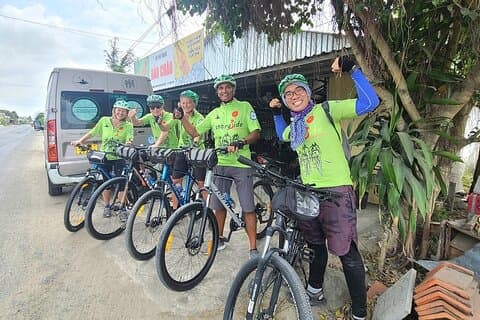 Pedal the Mekong, Cross the border, Reach Phnom Penh.