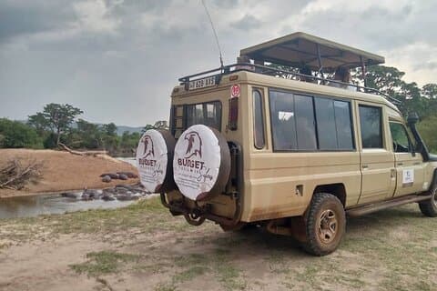 Safari di gruppo di 3 giorni / 2 notti nel Serengeti e nel cratere di Ngorongoro