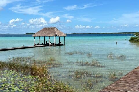 Heldags Bacalar med bådtur, Cenote Azul og morgenmad
