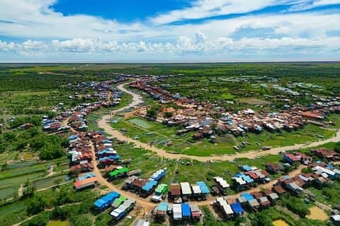 Excursión de medio día al pueblo flotante de Kampong Khleang y Tonle Sap